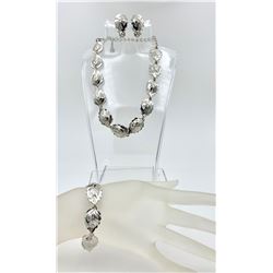 VINTAGE JEWELRY SET WITH SILVER TONE CLIPBACK EARRINGS, BRACELET AND NECKLACE