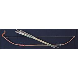 Small Plains short bow decorated in green and red