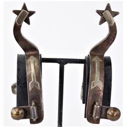 Single mounted arrow pattern spurs