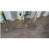 Image 2 : 2 Rakes, 2 Pitchforks