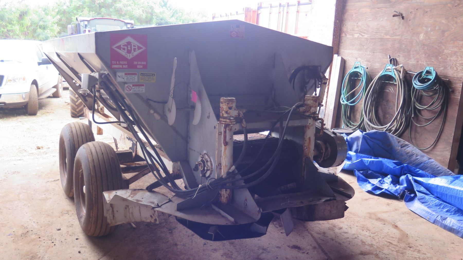 Transpread SNA Transpread Fertilizer Spreader w/ Extra Used Chain