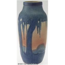 Newcomb: AN AMERICAN POTTERY VASE (Newcomb)