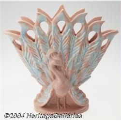 Haeger: A PEACOCK FANNED AMERICAN POTTERY VASE (Haeger)