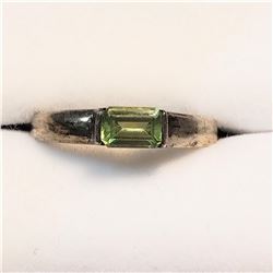 STERLING SILVER PERIDOT RING