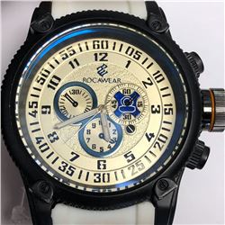 35) ROCAWEAR WHITE, BLACK AND GOLD MEN'S