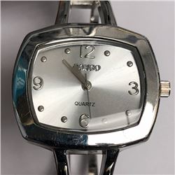 40) BONGO WHITE WATCH