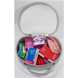 ELIZABETH ARDEN COSMETIC CASE WITH ASSORTED NEW