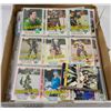 Image 1 : LOT OF 340 VINTAGE NHL/NFL SPORTS CARDS