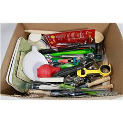 ESTATE FLAT OF KITCHEN UTENSILS INCLUDING
