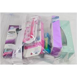 BAG OF ASSORTED WOMENS RAZORS