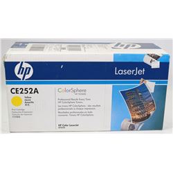 HP CE252A YELLOW PRINT CARTRIDGE.