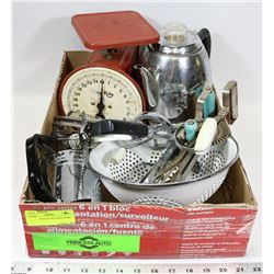 FLAT OF VINTAGE KITCHEN ITEMS