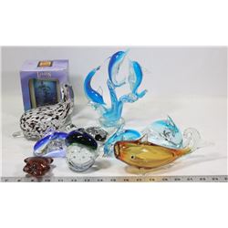 FLAT OF 7 BLOWN GLASS SEA