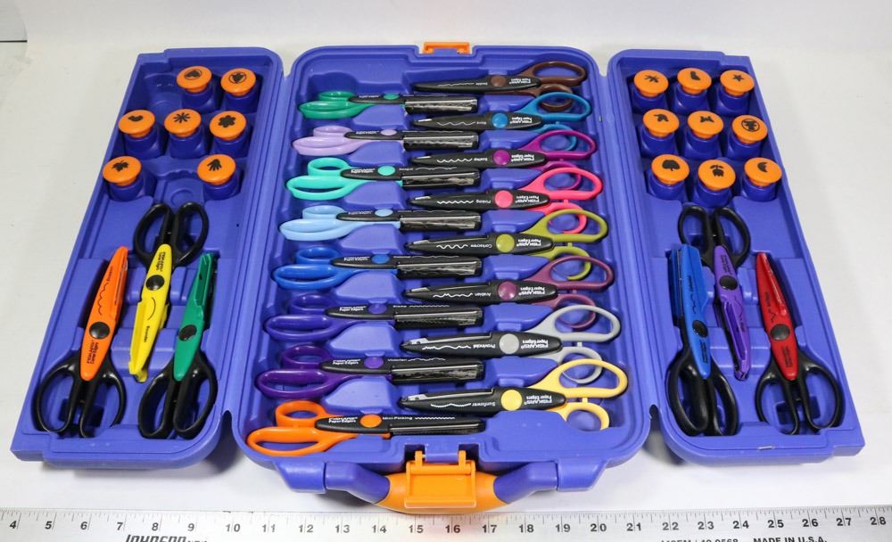 FISKARS CRAFT AND SCRAPBOOKING SCISSORS, ETC SET Kastner Auctions