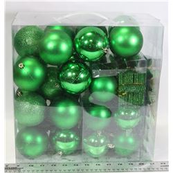 SET OF 100 PLASTIC HOLIDAY ORNAMENTS