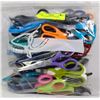 Image 1 : BAG OF ASSORTED SCISSORS