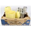 Image 1 : BOX W/ 2 SETS OF SHOWHOME BATHROOM ACCESSORIES
