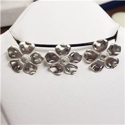 97) STERLING SILVER 3 FLOWER PENDANTS NECKLACE