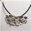 Image 2 : 97) STERLING SILVER 3 FLOWER PENDANTS NECKLACE