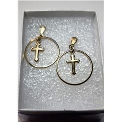 23)  GOLD TONE CROSS & CIRCLE STUD