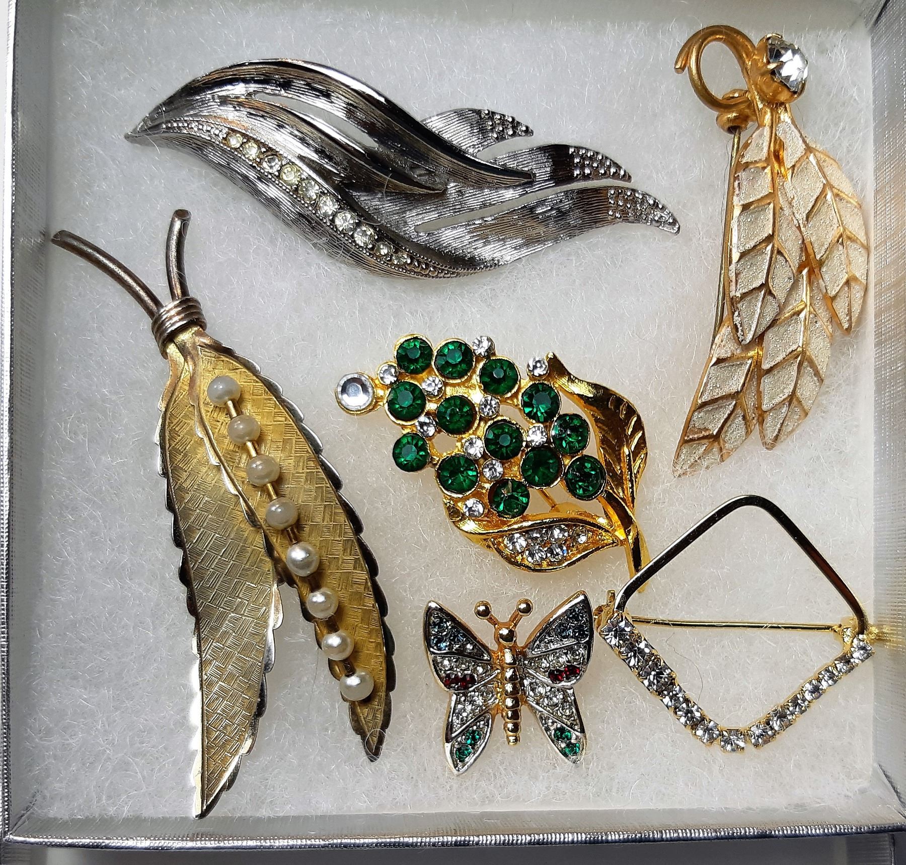 11) LOT OF 6 VINTAGE BROOCHES