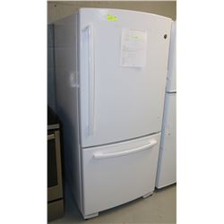 GE WHITE BOTTOM MOUNT FREEZER FRIDGE.