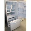 Image 2 : GE WHITE BOTTOM MOUNT FREEZER FRIDGE.