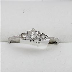 14K WHITE GOLD DIAMOND RING