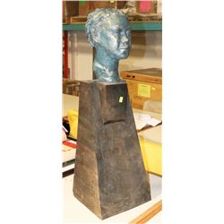 STATUETTE HEAD ON PEDESTAL