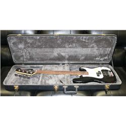 GUITAR GYPSY ROSE BASS BLACK WITH SOFT CASE.