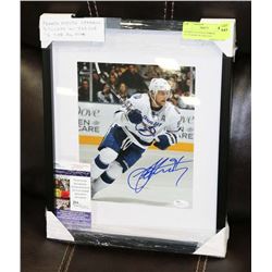 FRAMED STEVEN STAMKOS AUTOGRAPH W/ JSA COA.