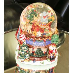 KIRKLAND MUSICAL CHRISTMAS GLOBE