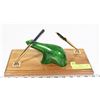 Image 1 : VINTAGE GREEN STONE POLAR BEAR DESKTOP PEN SET