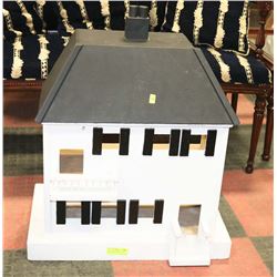 6 ROOM WOODEN DOLL HOUSE.