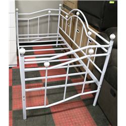WHITE METAL FRAMED DAYBED