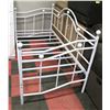 Image 1 : WHITE METAL FRAMED DAYBED