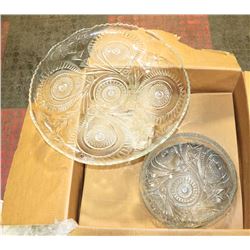 VINTAGE SMITHS PRESSED GLASS PIN WHEEL DESIGN