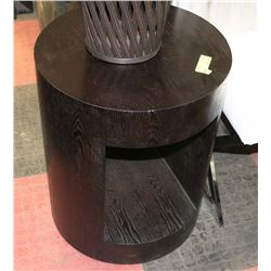 SHOWHOME ROUND WOOD TONE END TABLE, 18" DIAMETER