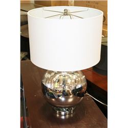 SHOWHOME CHROME GLASS TABLE LAMP