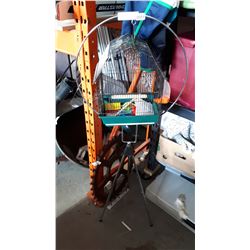 SMALL BIRD CAGE ON STAND