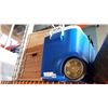 Image 1 : 4 WICKER BASKETS AND COOLER