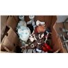 Image 2 : BOX OF FIGURES AND COLLECTIBLES