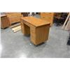 Image 2 : MAPLE DOUBLE PEDASTEL DESK