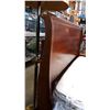 Image 3 : QUEEN SIZE MAPLE SLEIGH BED