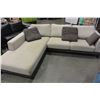 Image 2 : UPHOLSTERED SECTIONAL