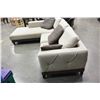 Image 3 : UPHOLSTERED SECTIONAL