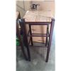 Image 2 : 2 WICKER SEAT BAR STOOLS