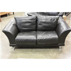 BLACK LEATHER LOVESEAT