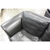 Image 3 : BLACK LEATHER LOVESEAT