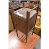 Image 1 : VINTAGE SMOKER STAND
